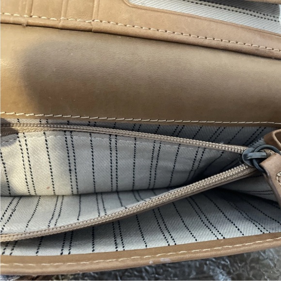 🤎💛Frye Melissa Distressed Leather Wallet $158 -Beige- - Picture 15 of 15